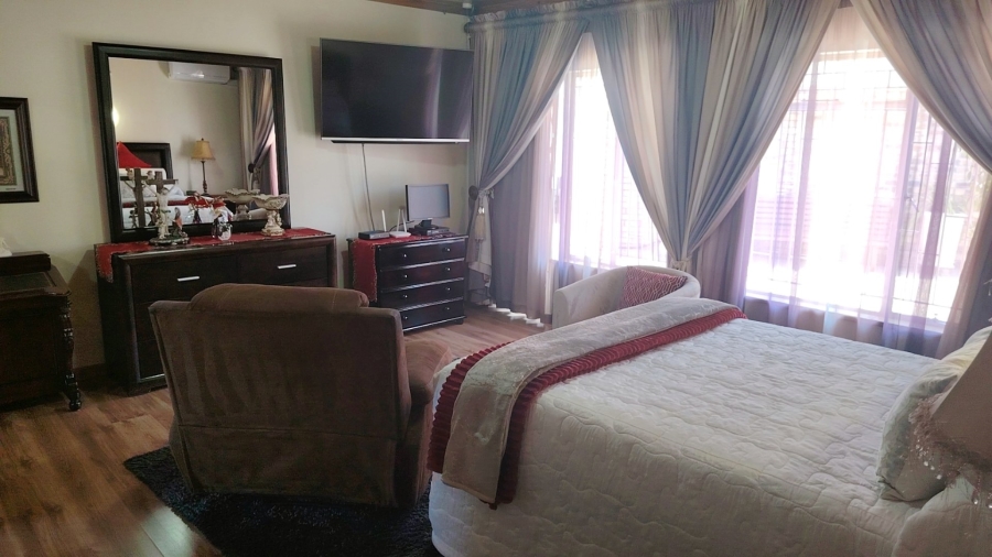 5 Bedroom Property for Sale in Flamwood North West